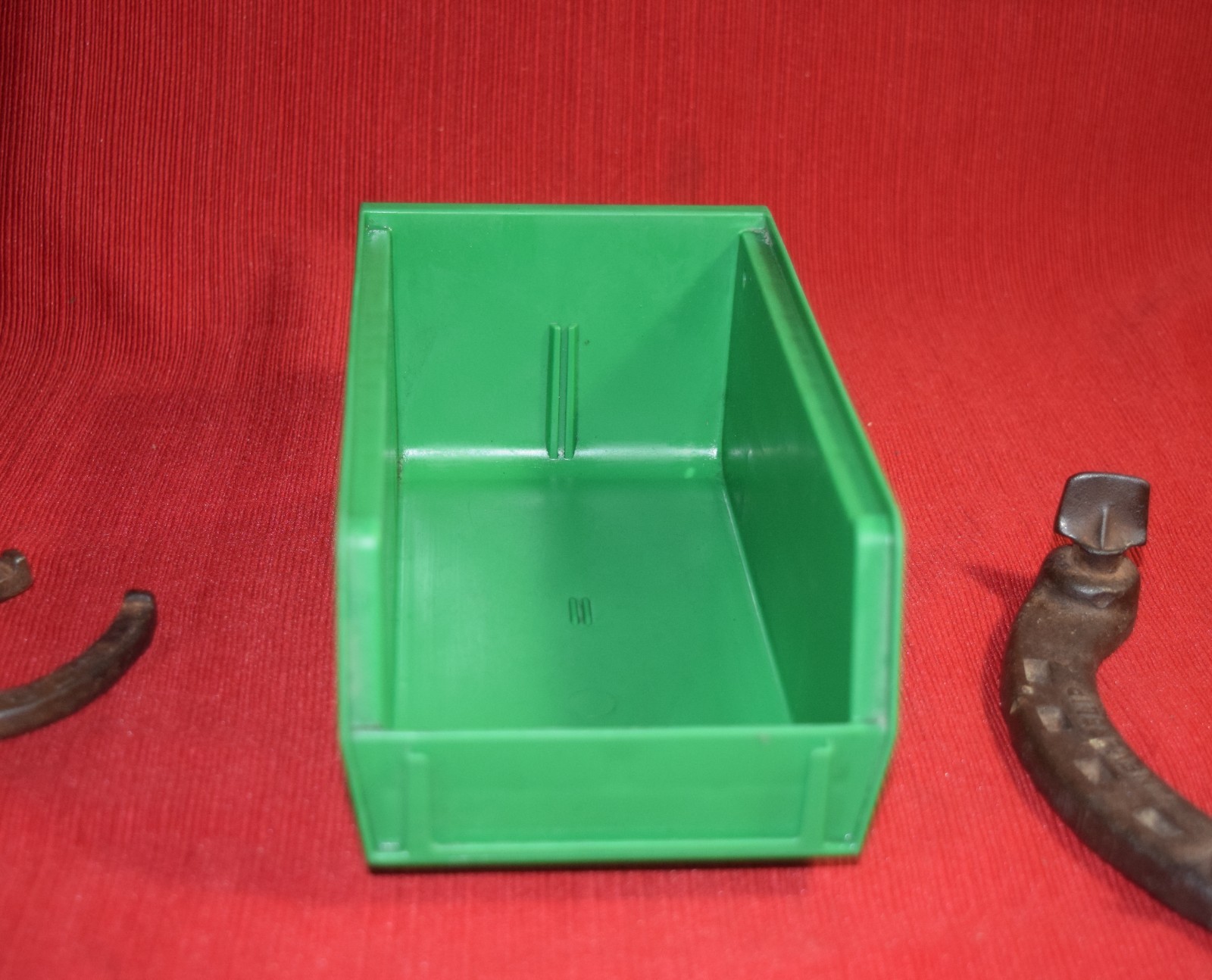 Uline S-12414 Plastic Stackable Storage Bins 7.5"x4"x3" Green Industrial Grade