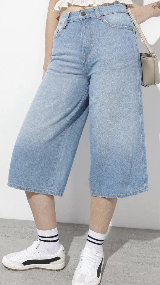 light-wash denim baggy shorts