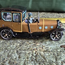 Vintage Wind-Up Tin Toy Car Sedan w/ Driver Figure  Key, runs good 