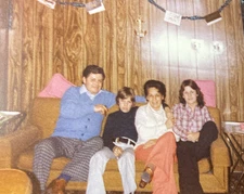 1979 Family on Couch Man Smoking Cigar Boy Woman Girl Ashtray Orig Photo P3n4