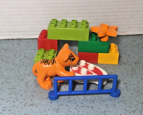 2011 LEGO DUPLO SET# 6136-MY FIRST ZOO 61Pcs 2FIGS  FREESTYLE  NO BOX