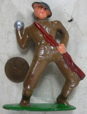 Vintage Barclay Manoil Soldier Throwing Grenade With Rifle Green Helmet
