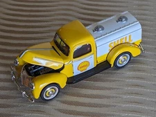 SHELL GASOLINE/ MOTOR OIL TRUCK # 9520 DIE CAST  Golden Wheel Diecast