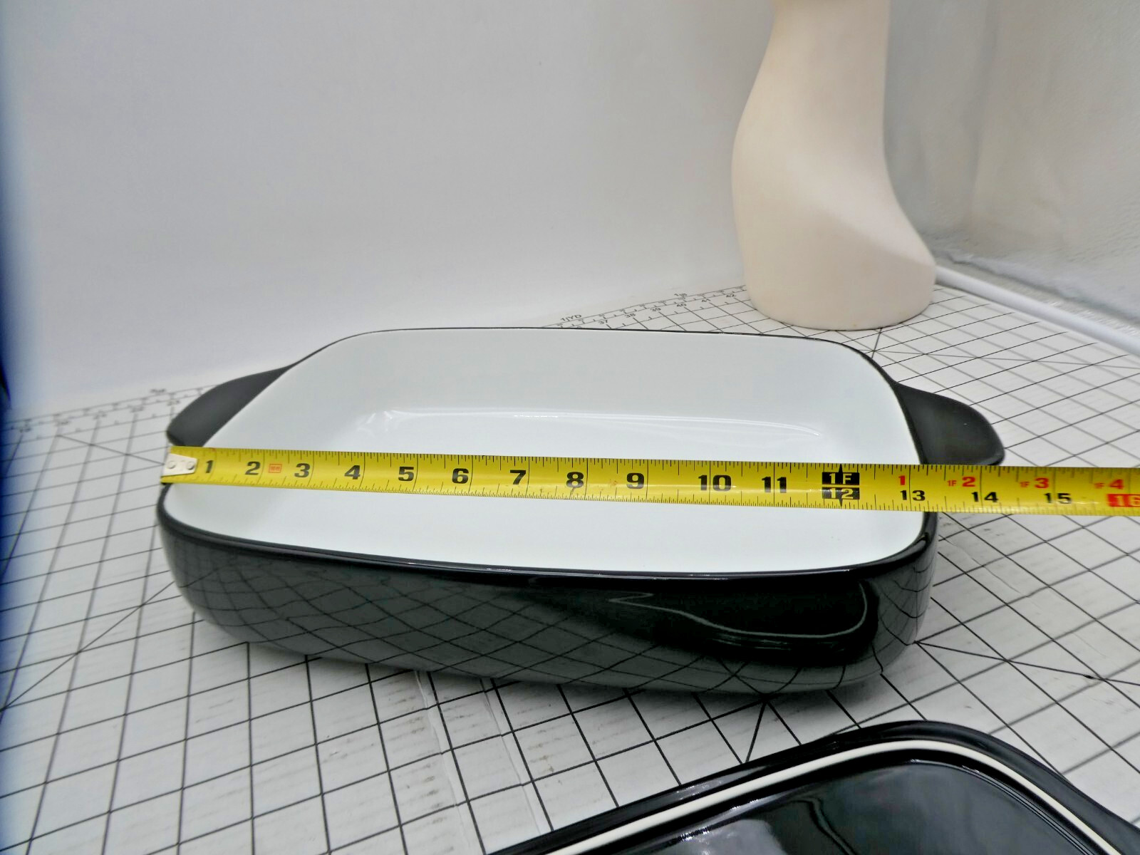 KitchenAid 4.5-qt Black Rectangular Vitrified Stoneware Baker with Lid/Trivet