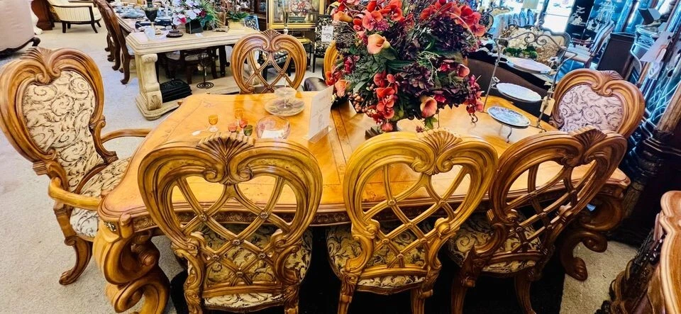 AICO by Michael Amini Venetian 7PC dining room set - Image 4 of 4