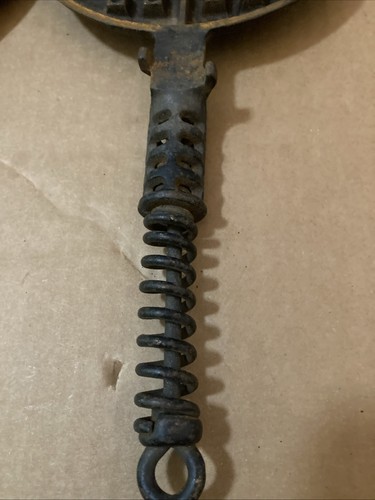 Griswold Cast Iron #7 Waffle Iron ( No Base) - Picture 11 of 11