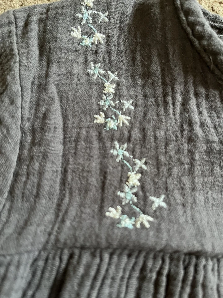 Camisa campesina bordada gris Jessica Simpson talla 6X para niñas Foto 4 de 4