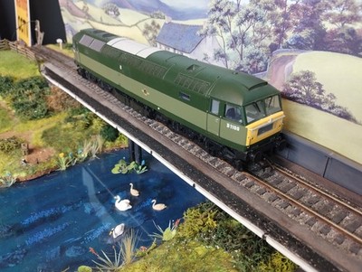 Heljan 4700 (OO) BR grüne Class 47 Lokomotive Nr. D1100.