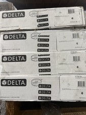 Delta Essa 9113-BL-DST Single Handle Pull Down Kitchen Faucet Matte Black NEW