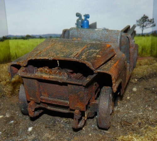 1/18 ( DSID ) rusted 1957 Chevy parts getter and hauler in the junk yard - Picture 6 of 10