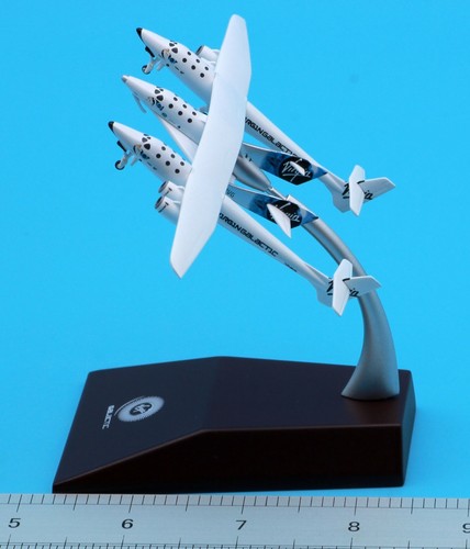 "Nave espacial JC Wings 1:400 en muy buen estado compuestos a escala 348 caballero blanco ""Nueva librea" - Imagen 2 de 12