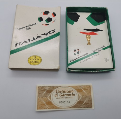 Italia 90 - World Cup  - vintage 750/1000 gold brooch Cocepa Jewels Milano Nos - Imagen 1 de 10
