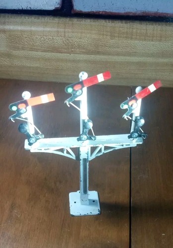 Crescent Toys British Hollowcast Railroad Track Signal - Picture 5 of 6