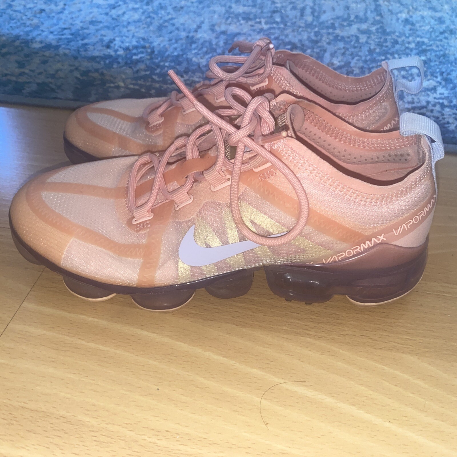 echo pink silver vapormax