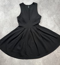 LBD Windsor Sleeveless V Neck Fit &Flare Dress Women’s Sz M  Classic Party
