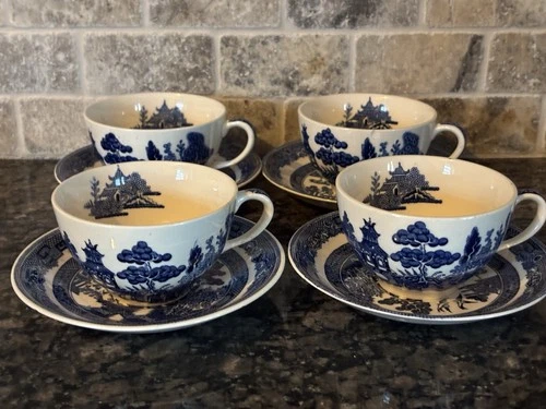 Vtg. Blue Willow Johnson Bros. flat tea cups & saucers England (4 sets) As is