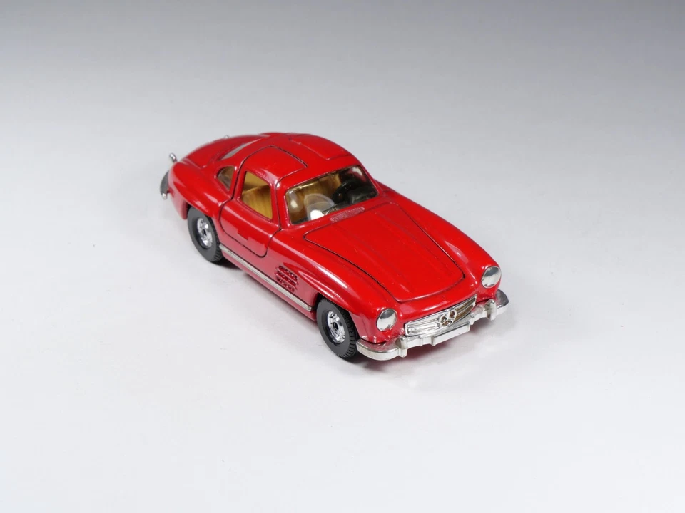 CORGI - 802 - Mercedes 300 SL - Rouge - 1/36 - Photo 3/4
