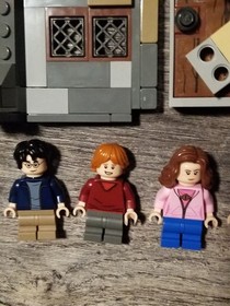 LEGO Harry Potter Hogwarts Castle & 8 Minifigures Set Missing parts Please View 