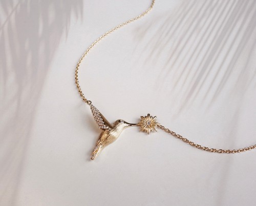 18K Solid Gold Natural Diamond Hummingbird Daisy Necklace - Picture 4 of 8