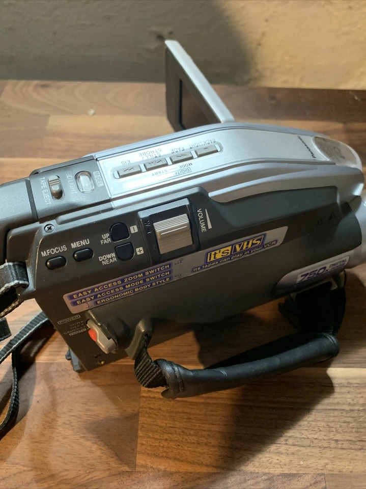 Panasonic Palmcorder PV-L453D VHS-C Camcorder W/ Battery No Charger - Read - Image 4 of 4