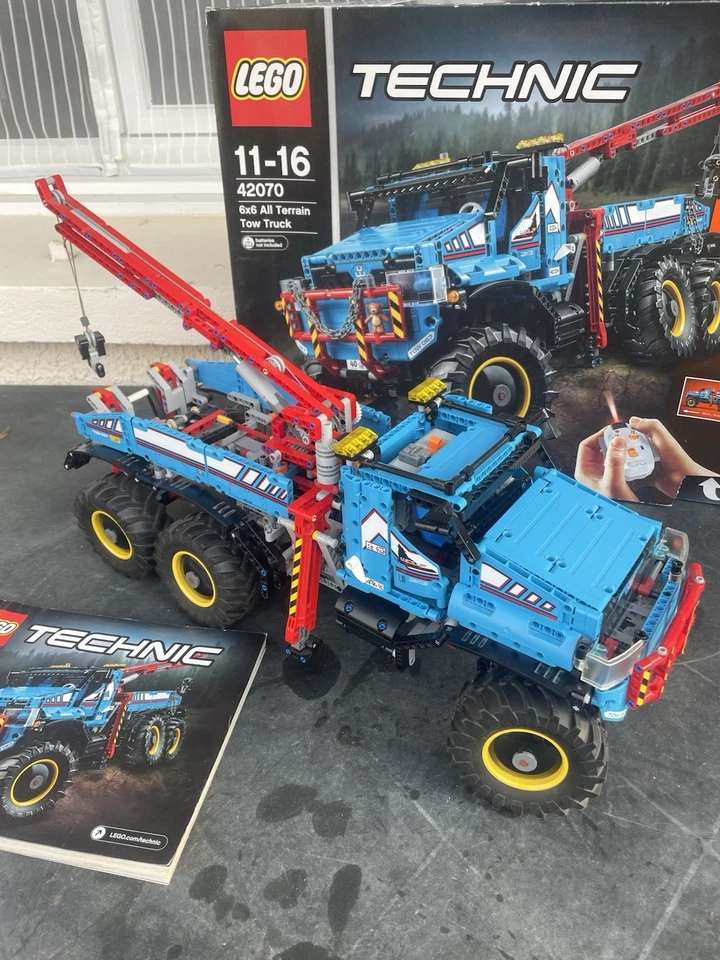LEGO Technic 42070 6x6 All Terrain Tow Truck, photo 1 sur 5