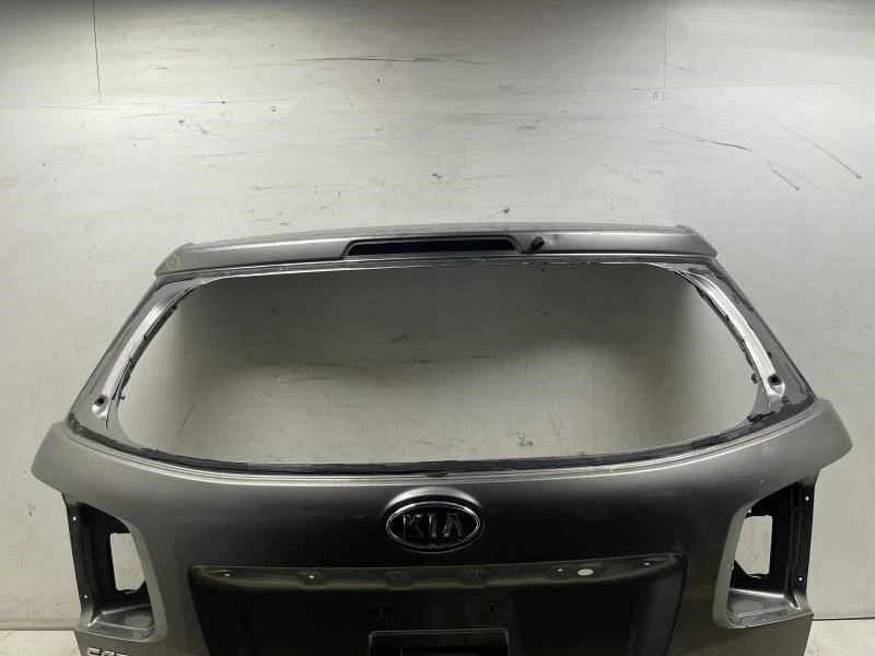 Kia Sorento 2011 AWD portón trasero carcasa OEM+ (plata titanio) Foto 3 de 4
