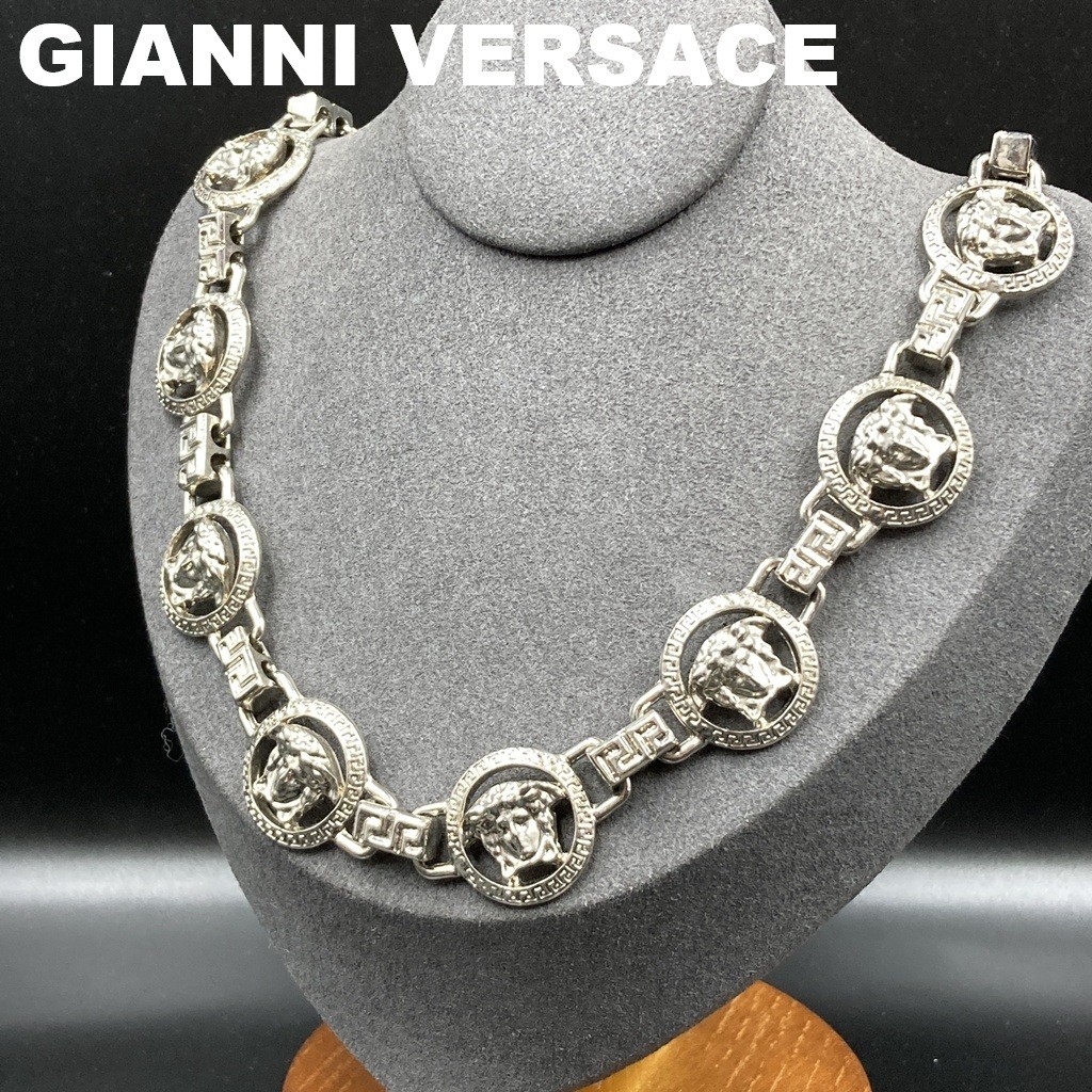 GIANNI VERSACE Medusa Head Medal Chain Links Necklace Silver Metal