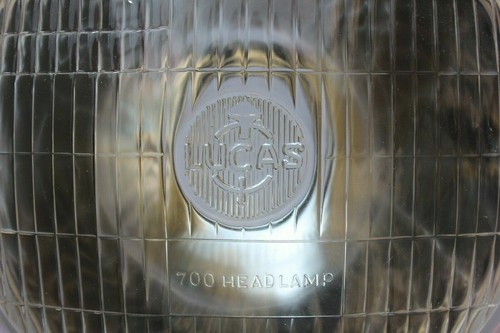 2 Lucas 700 Headlight 7" INCH 12V Conversion Lamp H4 Halogen Bulb 3 Pin Holder - Picture 4 of 5