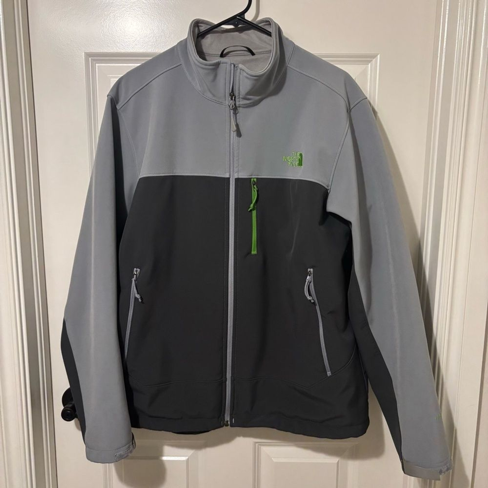 The North Face Men's Light Gray Windwall Jacket Size L Water-Resistant Hiking Coat