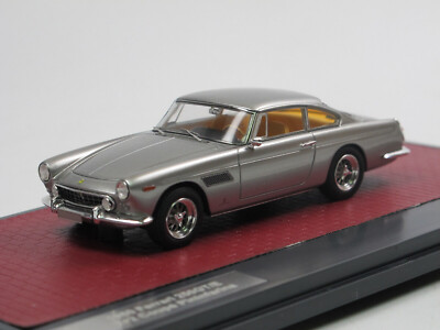 MX40604-161 Ferrari 250 GT/E 2+2 Coupe Pininfarina silber in 1/43 Matrix
