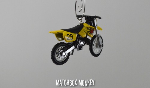 Suzuki RM125 Motocicleta de Suciedad Adorno de Navidad Personalizado Escala 1:32 FX AÑOS 90 - Imagen 7 de 8