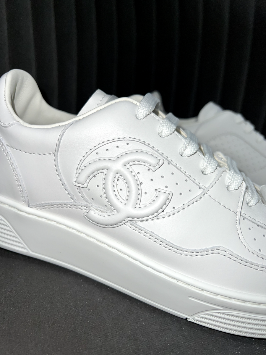 Chanel REV White Calfskin Leather CC Logo Tie Flat Runner Trainer