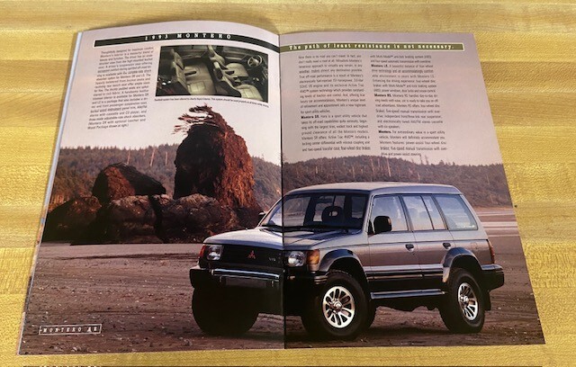 1993 Mitsubishi 20-page Sales Brochure - Galant Diamante Trucks Eclipse 3000GT