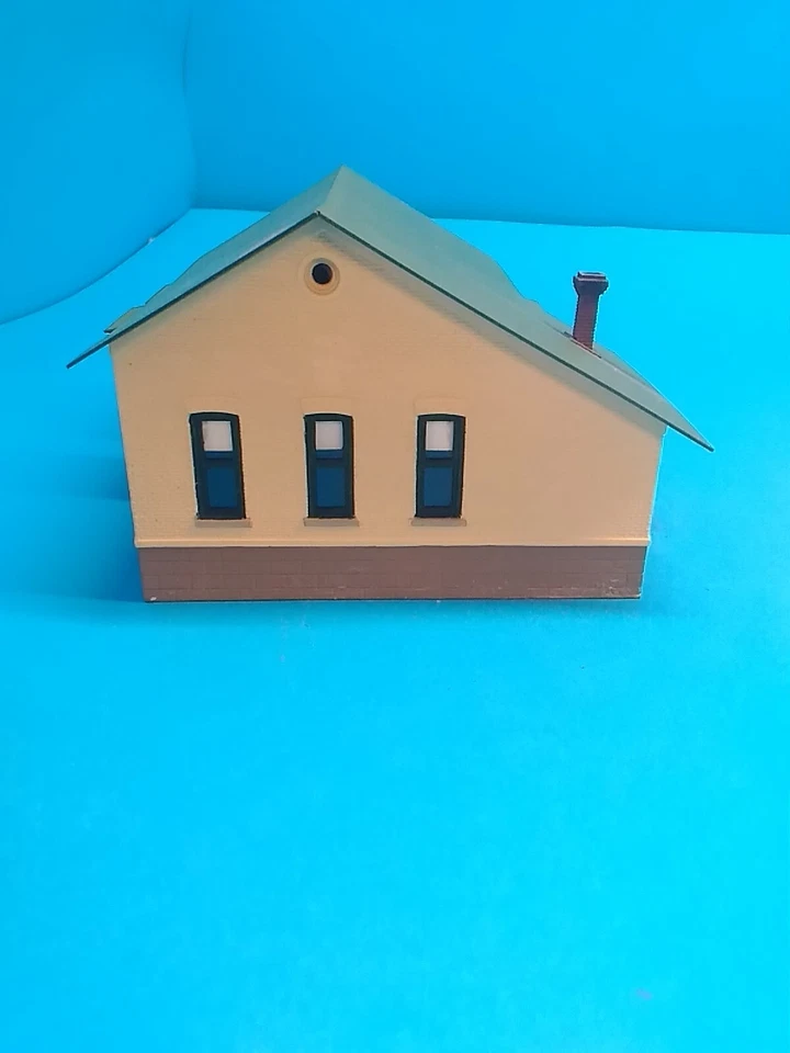 ho scale DPM freight station custom painted - Image 4 of 4