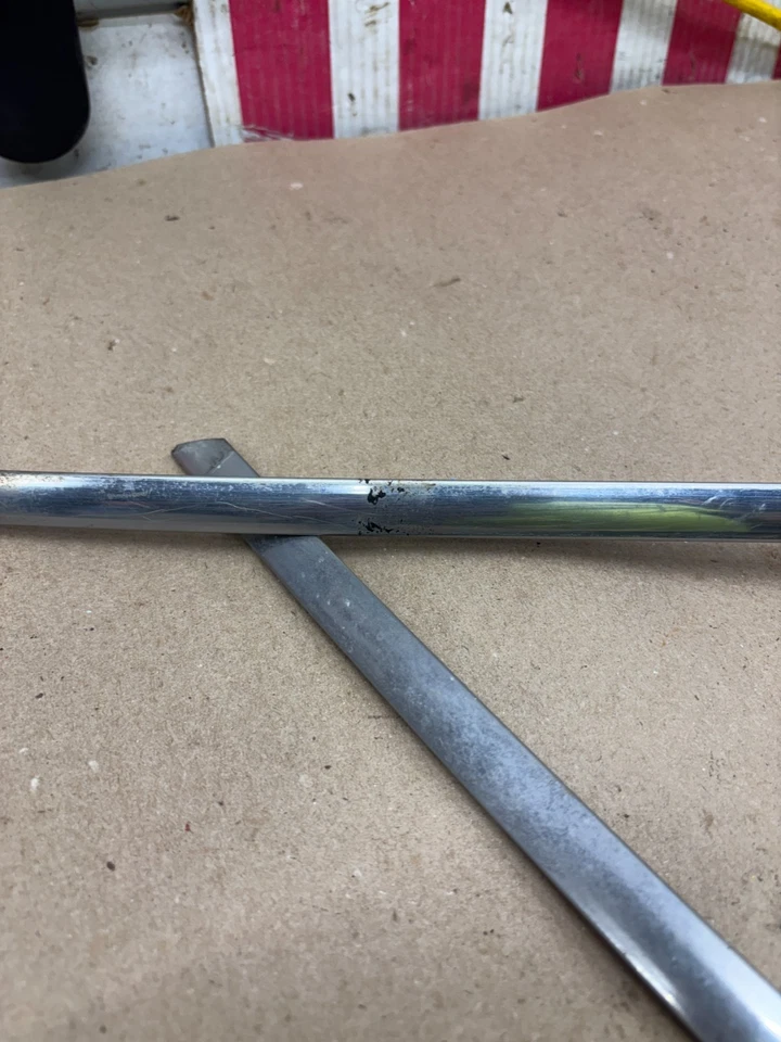 67 68 1969 1970 K10 C10 Chevrolet GMC Camión Blazer Juego de molduras de parabrisas original Foto 3 de 4