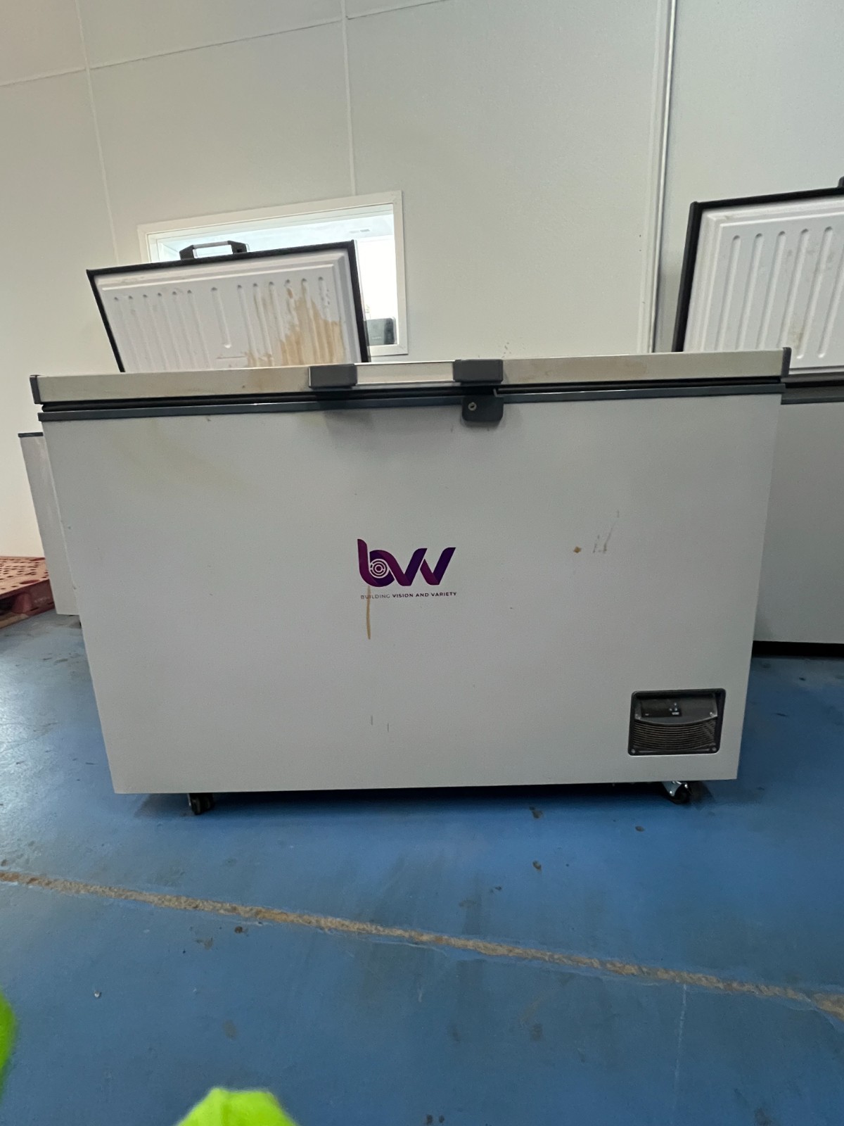 ULTRA-Low Chest Style Freezer (-60&deg;C) 10.6 Cubic Feet