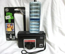 VINTAGE 1970s KODAK INSTAMATIC X-15F CAMERA w/ GE FLIP FLASH