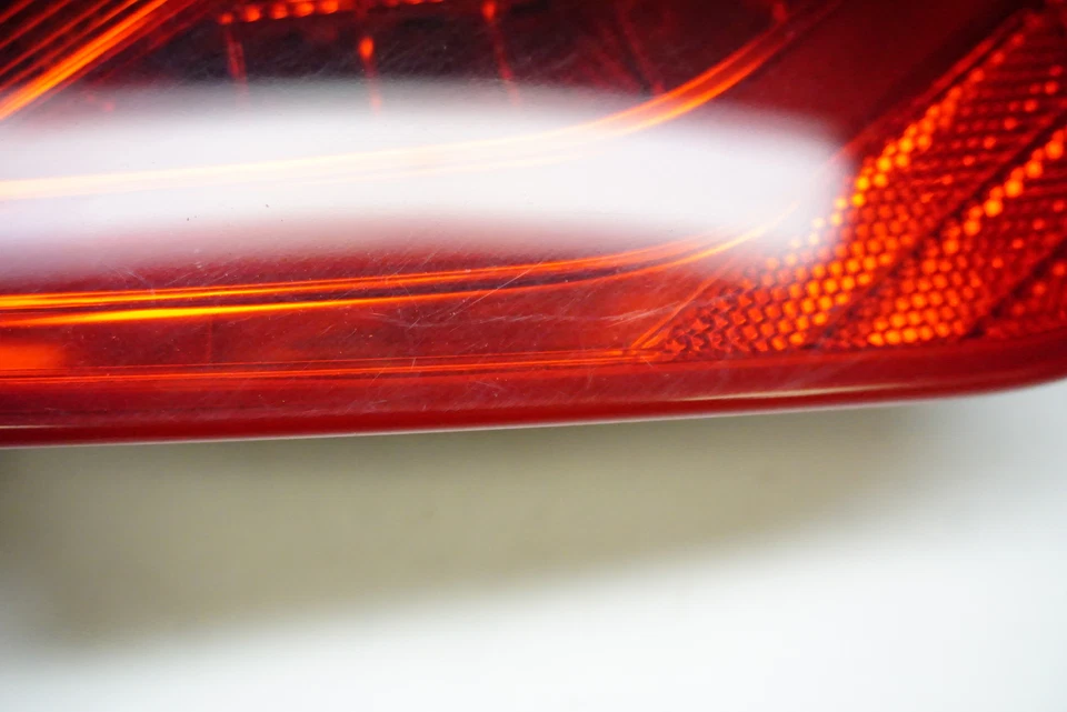 AUDI RS5 2013-2015 - Luz trasera derecha montada en tapa 8T0945094D Foto 3 de 4