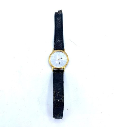 Reloj holográfico vintage en tono dorado Mickey Mouse Lorus V515 8E68 UH2 precio de venta sugerido por el fabricante $199.99 - Imagen 5 de 5