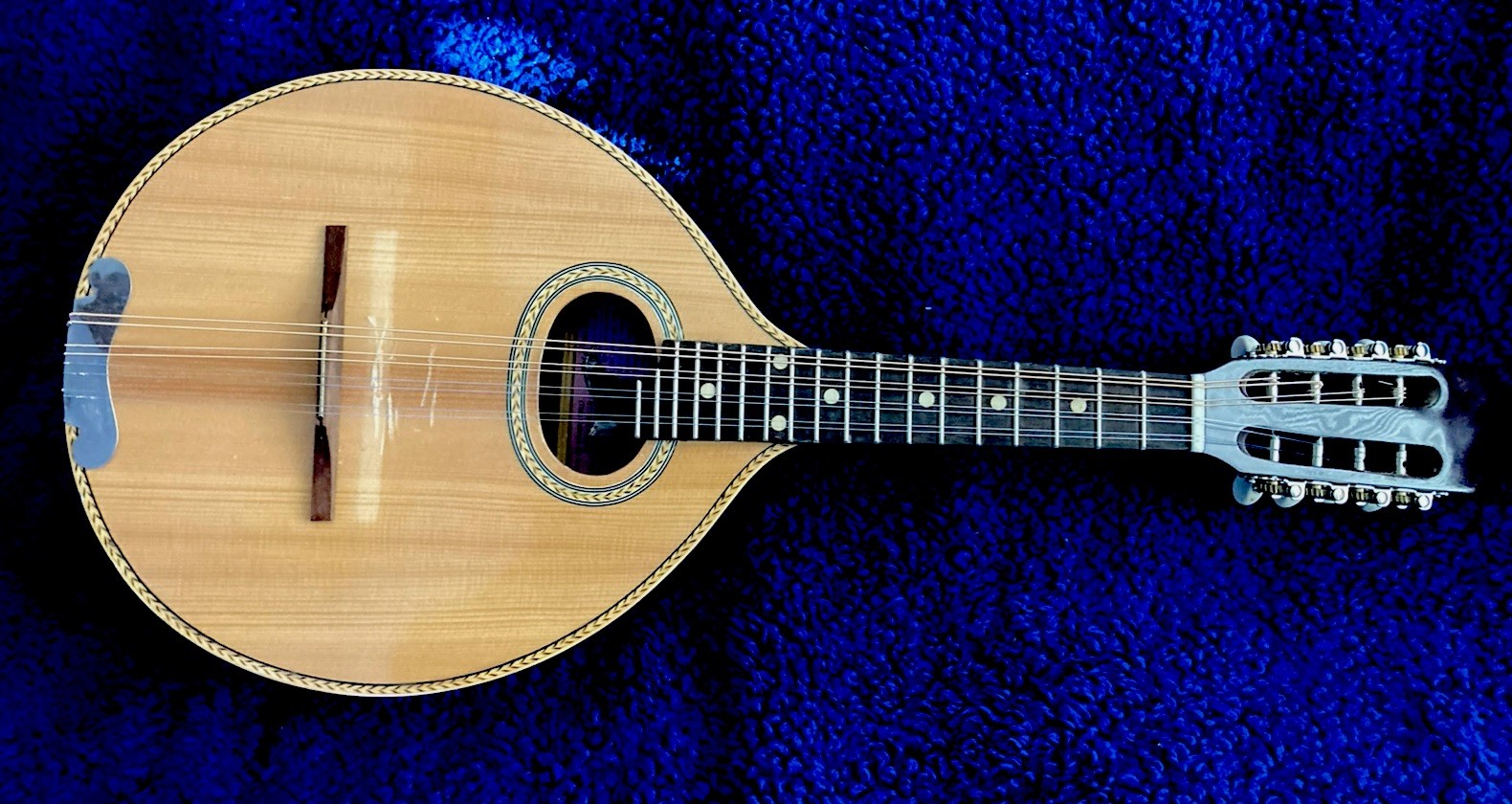 Unbranded Mandolin , Asia, Solid Spruce & Mahogany Body, Double Chambered Sides