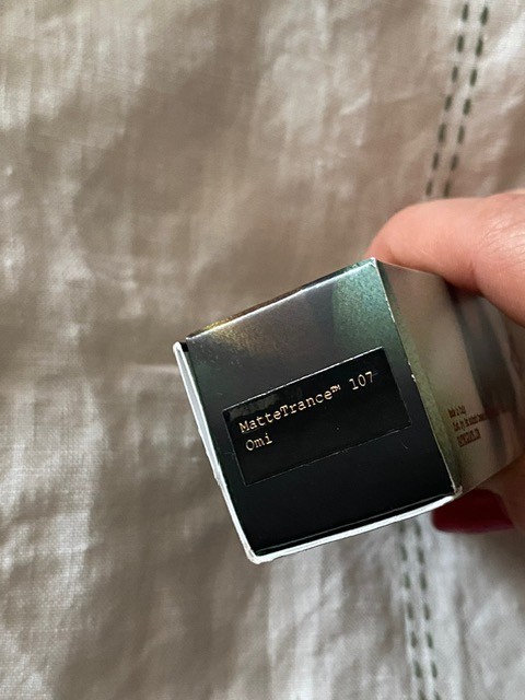 Rouge à lèvres matte Pat McGrath omi 107 texture velours - 2