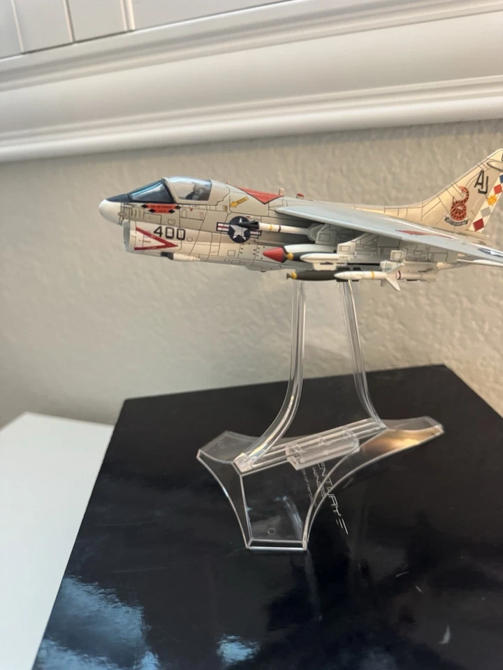 CENTURY WINGS  1/72 USN VOUGHT A-7 CORSAIR - VA-86 SIDEWINDERS  AJ400 #589308 LE - Image 2 of 4