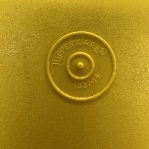 Vintage Tupperware Super Seal-N-Serve Yellow Bowl #1336-14 with Lid #1337-13 - Picture 5 of 7