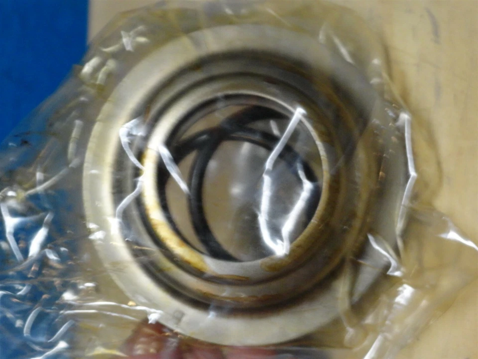 Champ-Items ~ Rear Wheel Oil Seals ~ Chevrolet 1957-61 No. 350 (SET of 2) NOS - Image 3 of 4