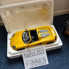 MINICHAMPS Porsche Carrera GT 2004 Yellow 1/18 Scale Model Car