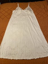 VTG Full Slip Ivory Lace Trim Nylon Shadowline Dainty 40 Adjustable Straps EUC