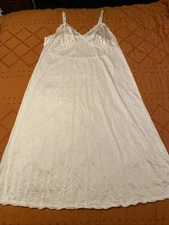 VTG Full Slip Ivory Lace Trim Nylon Shadowline Dainty 40 Adjustable Straps EUC