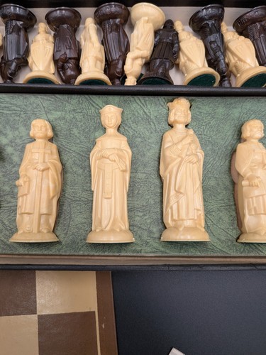 Renaissance Chessmen Chess Set Vintage 1959 Chess Set By E.S. Lowe - Complete - Picture 6 of 8