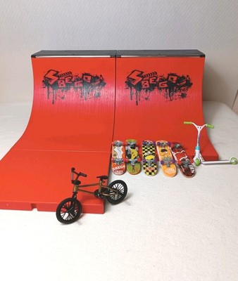 Großes Fingerboard Skatepark Set Halfpipe + 5 Boards + BMX + Scooter