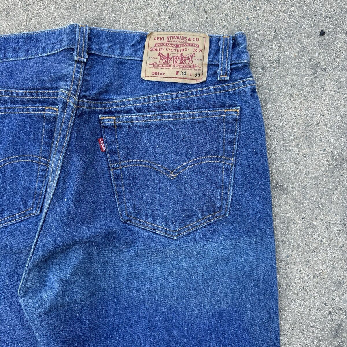 Vintage 501XX Levis Dark Wash Made In USA Denim Jeans Fits Vintage 501XX Levis Dark Wash Made In USA Denim Jeans Fits